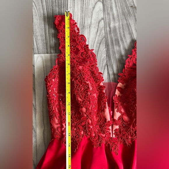 NWT Ed Young Red Lace Prom Dress Size Small - Picture 10 of 14